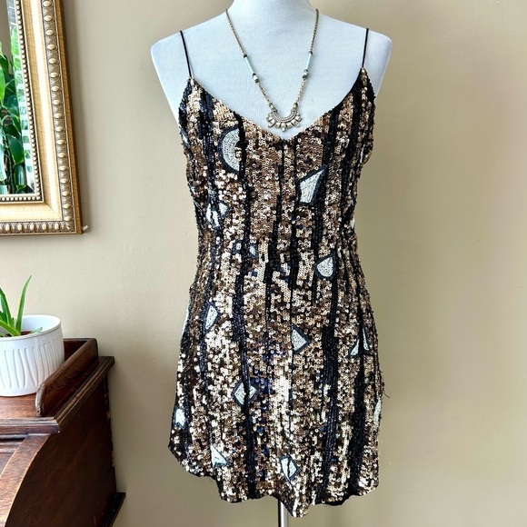 Free People Deco Sequin Mini Dress Black, Gold, White Geometric Beaded Size 8 - Picture 3 of 15